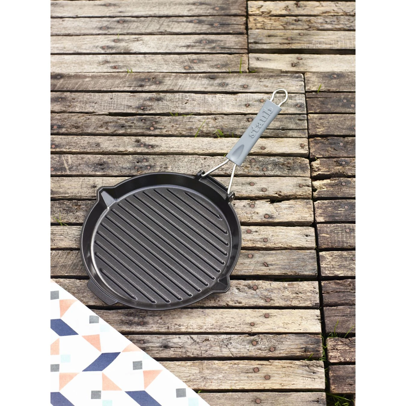 Staub Grillpfanne Mit Ausgießnase 28 Cm, Gusseisen, Schwarz 4 Staub Grillpfanne Mit Ausgießnase 28 Cm, Gusseisen, Schwarz – Bild 4