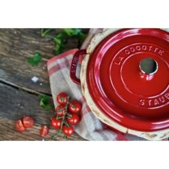 Staub Cocotte 24 Cm, Rund, Kirsch-Rot, Gusseisen -Heimische Küche Verkäufe 424416044